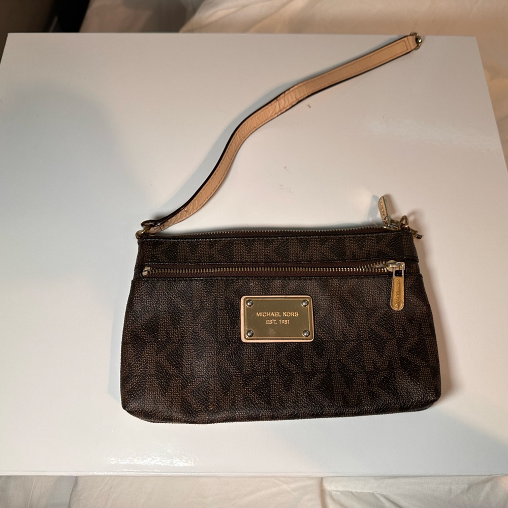 Micheal kors wristlet